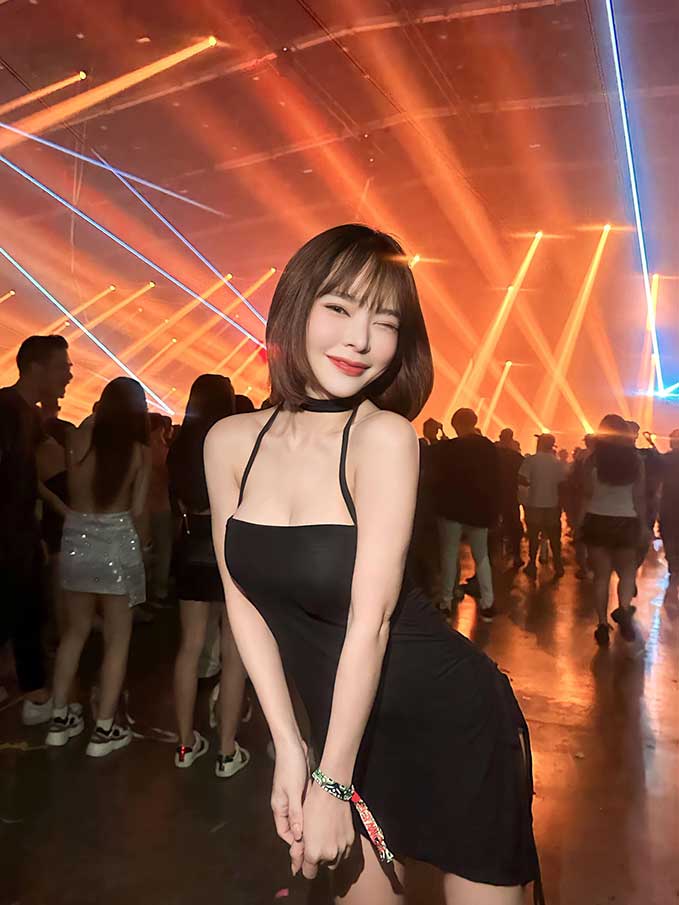 วาร์ป น้องหญิง กนกพร นางแบบสาวสุดเซ็กซี่ ดีกรีความแซ่บไม่ธรรมดา 1