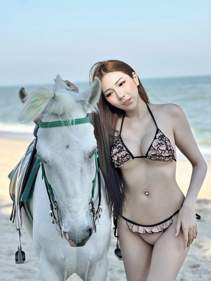 เปิดประวัติ น้องบุ๊ค อัญชุลี นางแบบ พริตตี้ สาวสวย สุดฮอต หุ่นปัง อกสะบึ้ม 10