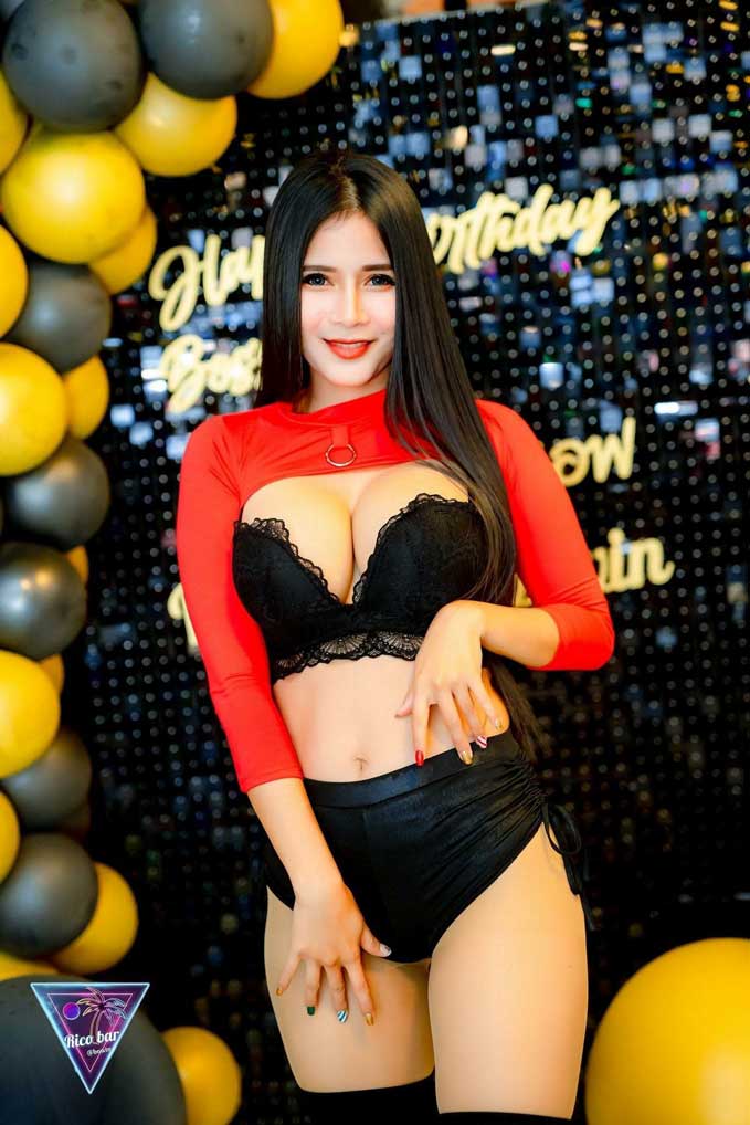 เปิดประวัติ เจ๊ซ้อลี่ ย่องเยส สาวเซ็กซี่ OnlyFans หุ่นเอ็กซ์ ไฟหน้าอกทะลัก 3